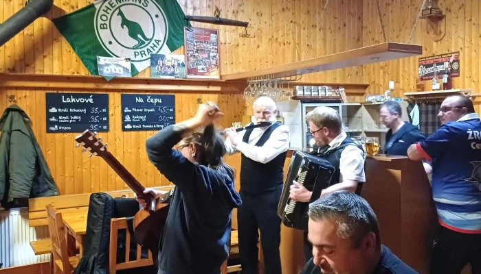 Sokolovna Cerhenice -  Webova Stranka - Nám. Míru 14