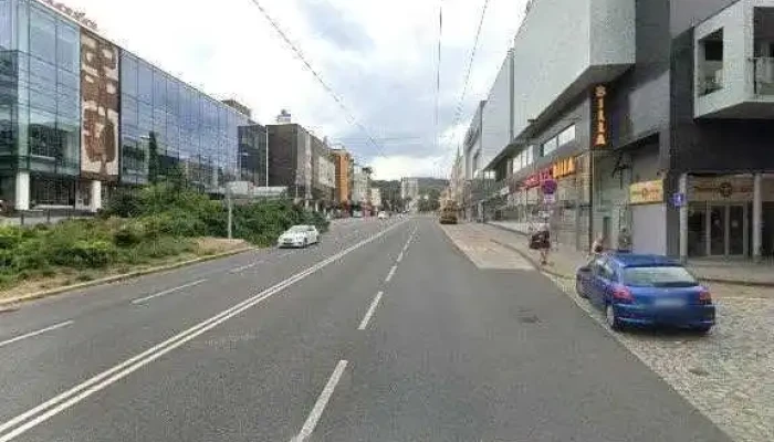 Space Mobilni Telefony Zlin Street View A 360 - Oc Zlaté Jablko, Nám. Míru 174