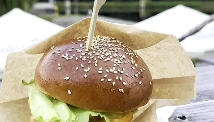 Stara Rybarna Hamburger - Stará Rybárna, Na Přístavě
