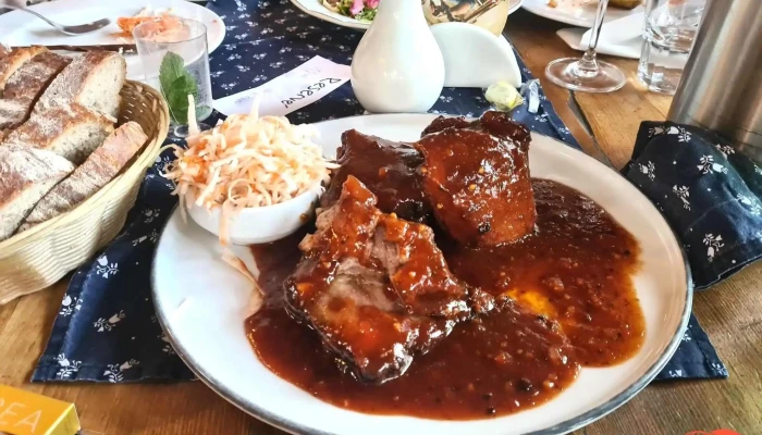 Staroceska Restaurace V Ruthardce Zebirka - Dačického Nám. 15