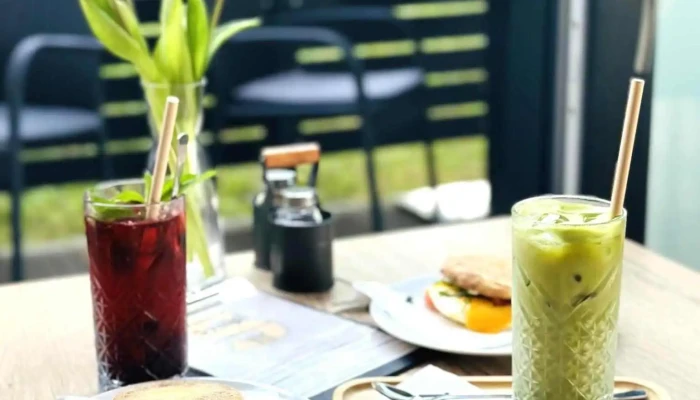 Sympl -    Bistro Kava Jidlo A Piti - Havlíčkova 2014