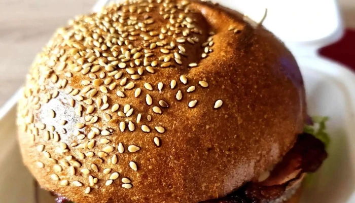 Ta Fabrika Street Food -  Blizko Mě - Armádní