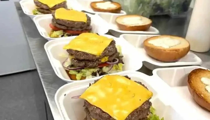 Ta Fabrika Street Food -  Hamburger - Armádní
