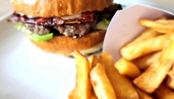 Ta Fabrika Street Food -  Otevřeno Nyni - Armádní