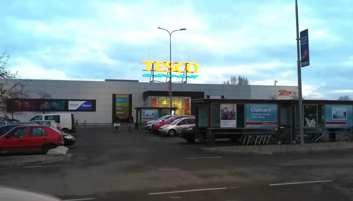 Tesco Hypermarket Celakovice Hypermarket - Toušeňská 2042