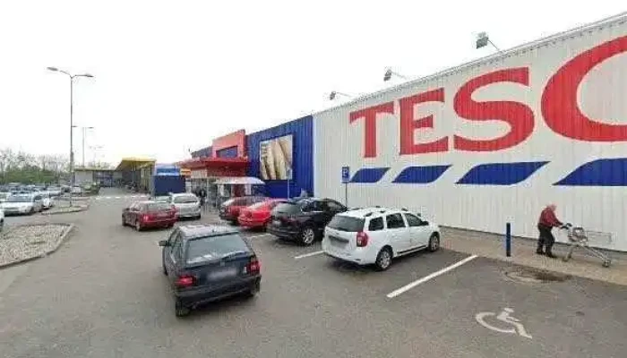Tesco Hypermarket Rakovnik Street View A 360deg - Luženská 2725