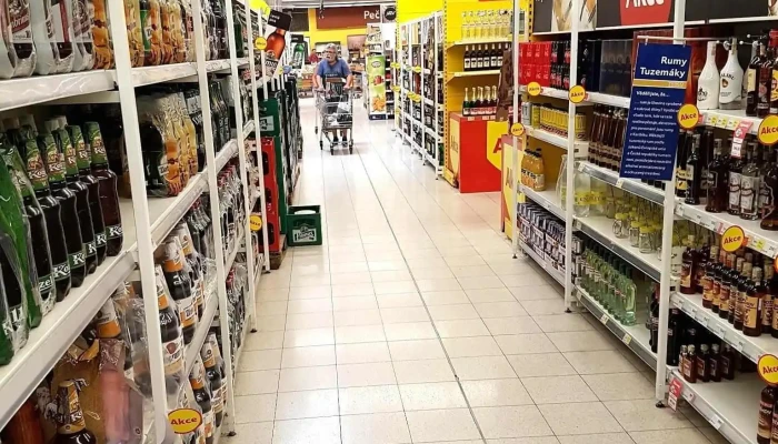 Tesco Hypermarket Rakovnik Uvnitr - Luženská 2725