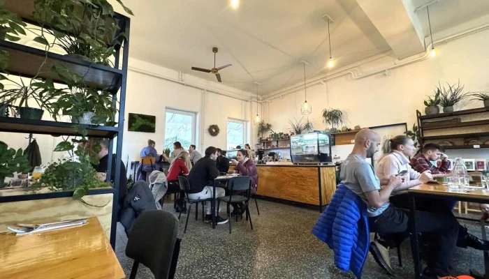 To Je Bistro -  Vzhled A Atmosfera - Pražská Tř. 322/4