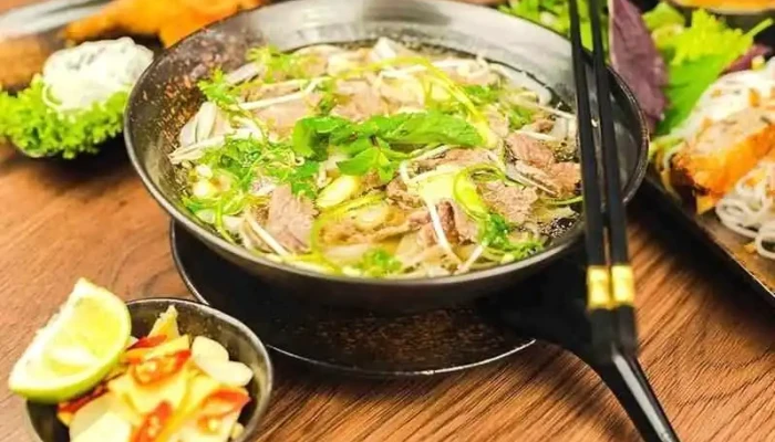Tom Restaurant -  Pho - Prostřední 38