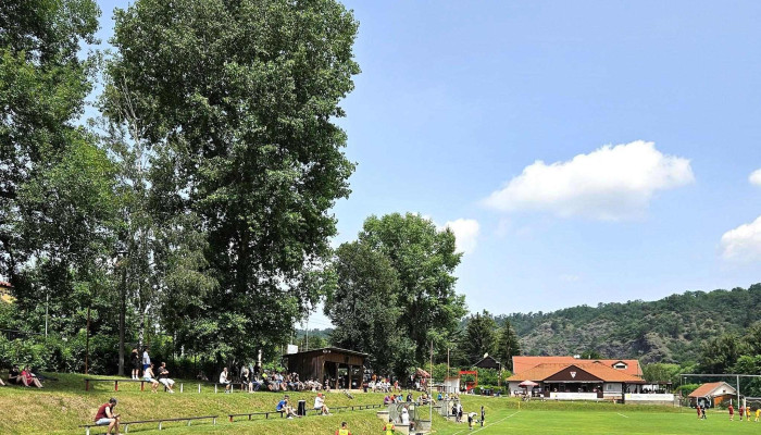U Fotbaloveho Hriste Hledam - U Přívozu 779