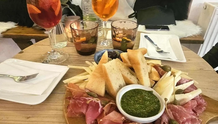 Un Caffe Bistro Instagram - Mladá Boleslav Ii
