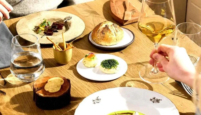 Vallmo Restaurant -  Jidlo A Piti - Nové Město