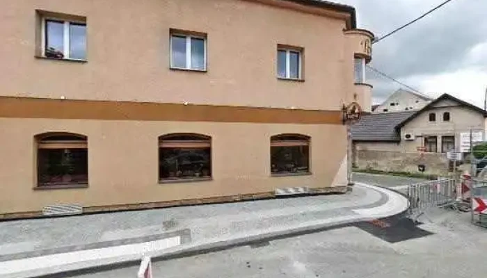 Viet -  Thai Chut Ii Street View A 360deg - Pražská 15