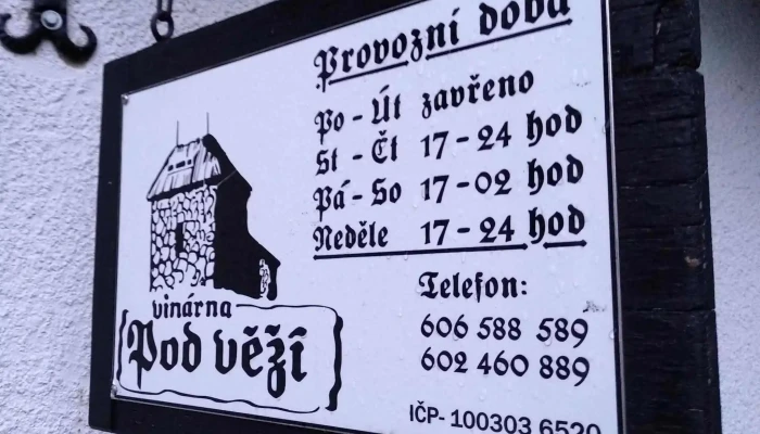 Vinarna Pod Vezi Blizko Mě - Nádvoří Hodějovského 174