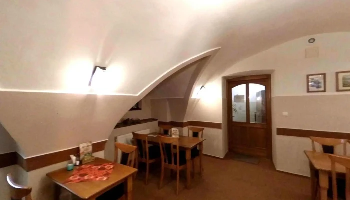 Vinny Dvur Street View A 360deg - Palackého 137