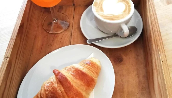 Vinny Kamrlik Cafe Bistro Vinoteka Jidlo A Piti - 5. Května 15