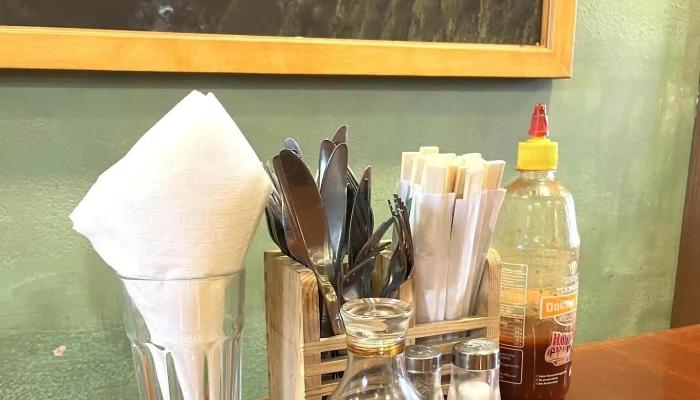 Vy Restaurant Viet  Thai Sushi Hledam - Husova 89/3