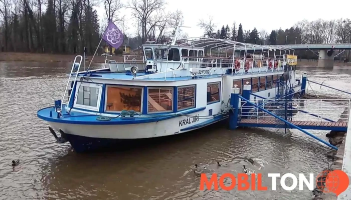 Vyletni Lod Kral Jiri Videa - Přístaviště Pod Zámkem, Labské Nábř.