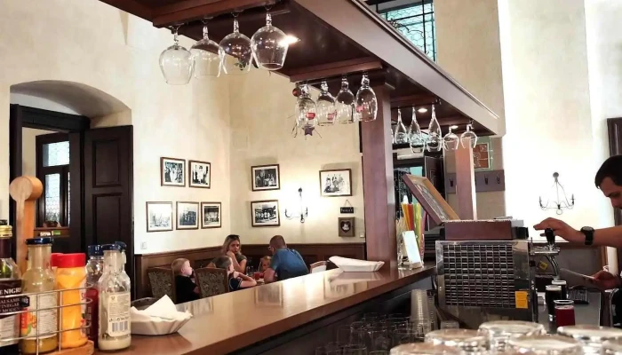 Zamecka Restaurace Konopiste Vzhled A Atmosfera - Konopiště