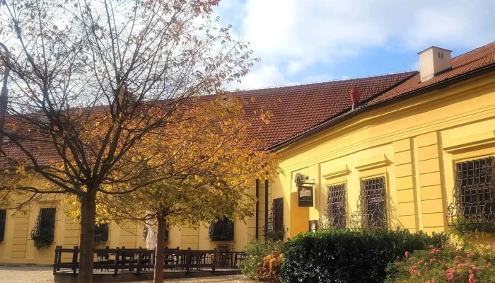 Zamecky Restaurant Polna Telefon - Zámek 485