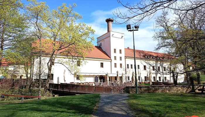 Zámecký park Dolní Počernice - Nár. Hrdinů 40