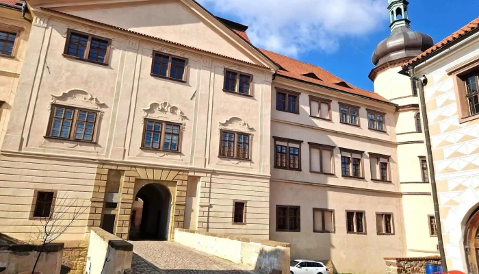 Zamek Kostelec Nad Cernymi Lesy Nejnovejsi - Nám. Smiřických 1