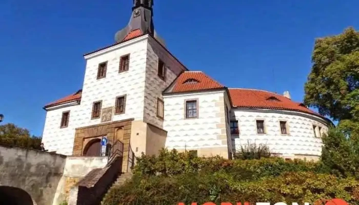 Zamek Kostelec Nad Cernymi Lesy Od Vlastnika - Nám. Smiřických 1