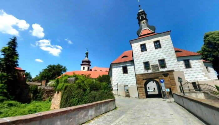 Zamek Kostelec Nad Cernymi Lesy Street View A 360deg - Nám. Smiřických 1