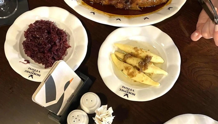 Zavrena Restaurace Podskalska Celnice Katalog - Včelařská 571